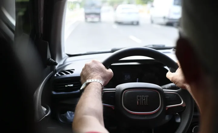 Licenciamento de veículos com placa final 7 vence em 31 de agosto