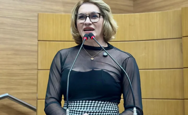 Linda Brasil cobra cumprimento de lei que determina inclusão de profissionais da educação infantil na carreira do magistério