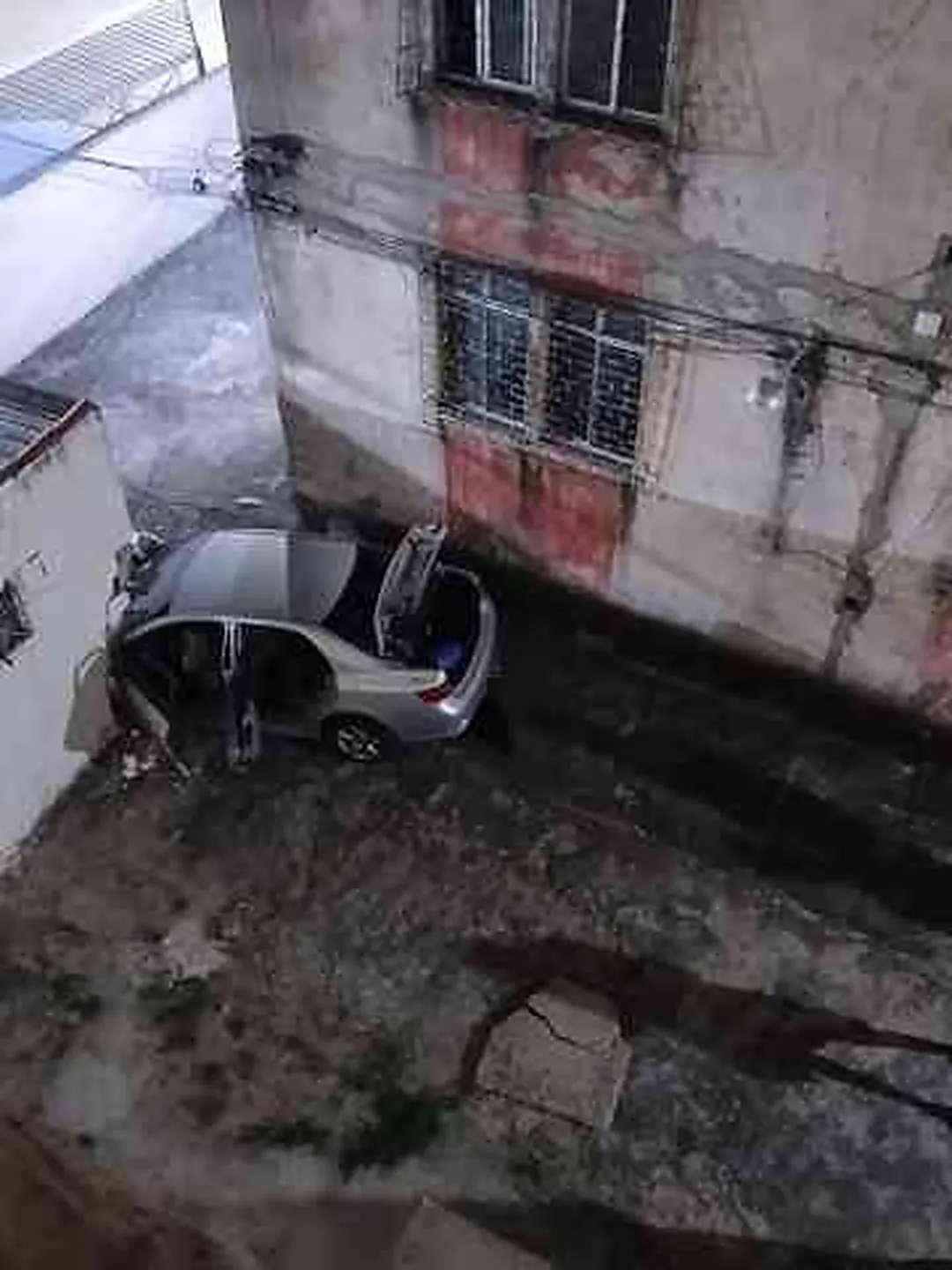 Veículo envolvido na ocorrência no Conjunto Augusto Franco, em Aracaju