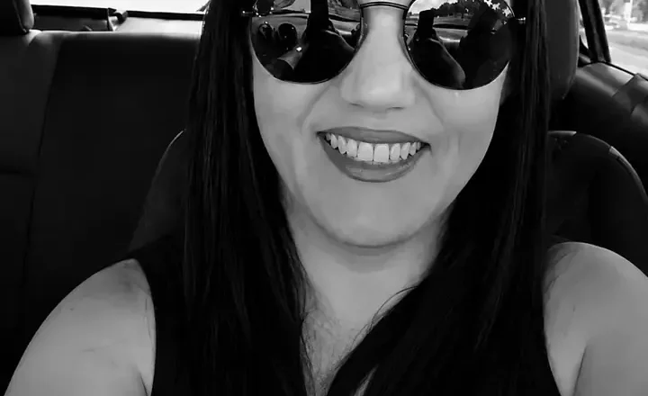 Elielma Bispo Santana em fotografia em preto e branco