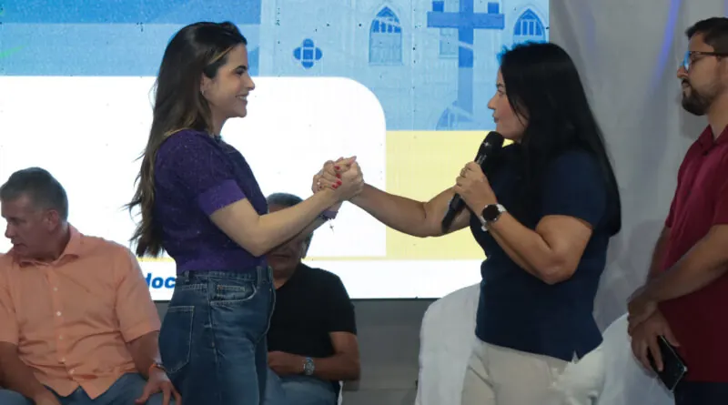 Siriri: prefeita Daiane reúne grupo político e apresenta a deputada federal Yandra Moura