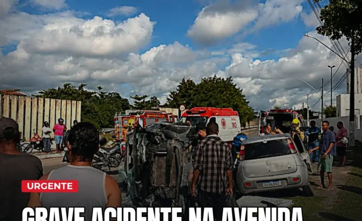 Grave acidente envolve dois carros e motocicleta na Avenida São Paulo, em Aracaju