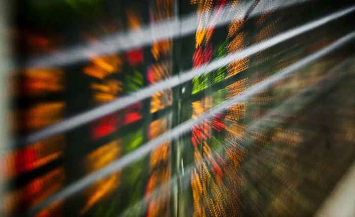 Ibovespa tem dia volátil, mas se recupera e engata a 8ª sessão consecutiva de alta com apoio da Petrobras - Valor Econômico