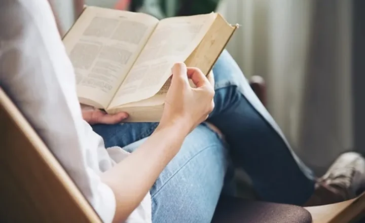 O que faz um jovem querer ler hoje? Veja dicas para incentivar a leitura de qualidade