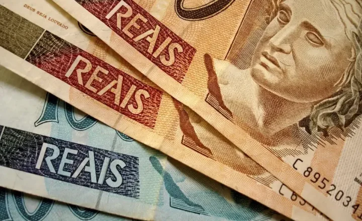 Orçamento de 2027 prevê salário mínimo de R$ 1.741