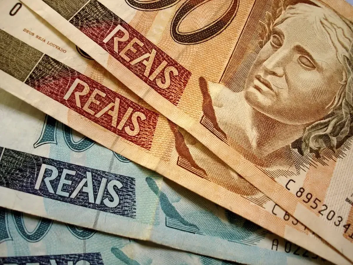 Orçamento de 2027 prevê salário mínimo de R$ 1.741