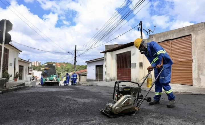 São Cristóvão inicia recapeamento de 40 mil m² no Eduardo Gomes; investimento é de R$ 4 milhões