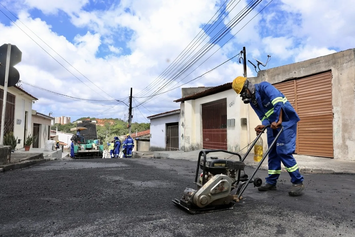 São Cristóvão inicia recapeamento de 40 mil m² no Eduardo Gomes; investimento é de R$ 4 milhões