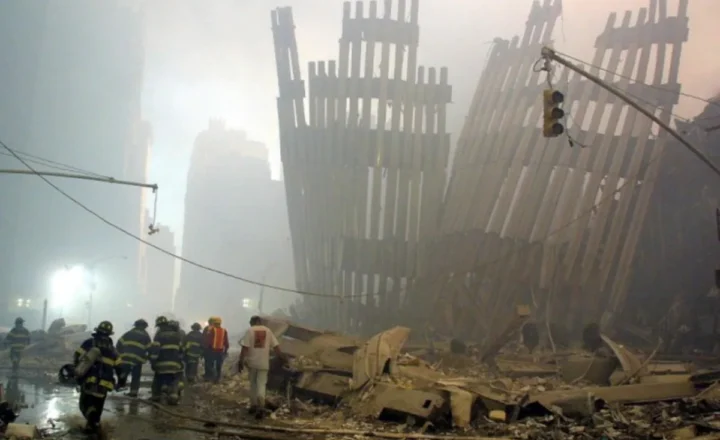 Destroços após ataques ao World Trade Center, em 11 de setembro de 2001 — Foto: Doug Kanter/AFP
