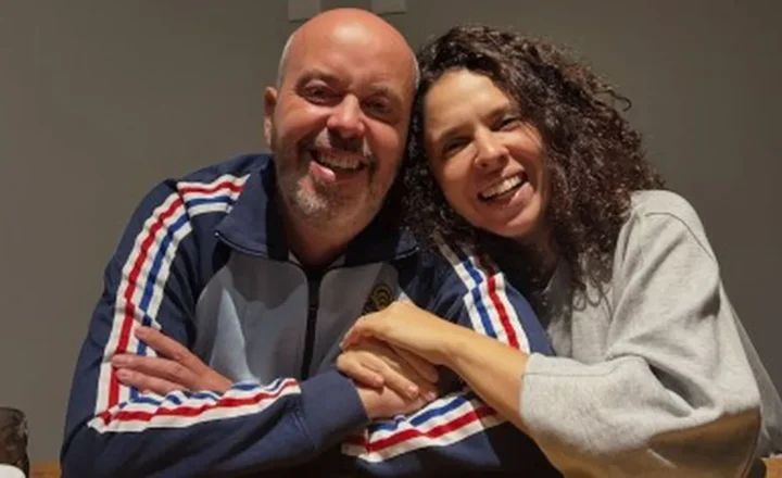 Escobar publica fotos com a família e amigos