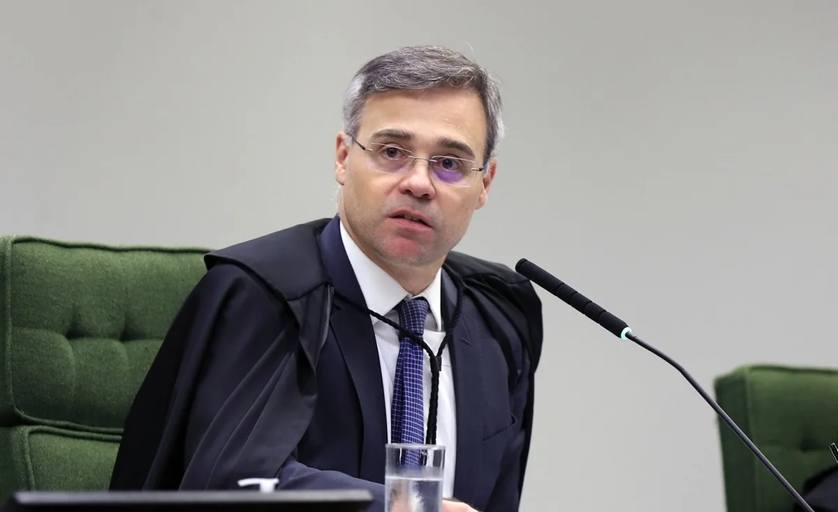 André Mendonça é alvo de ação por supostas irregularidades em contratos de instituto