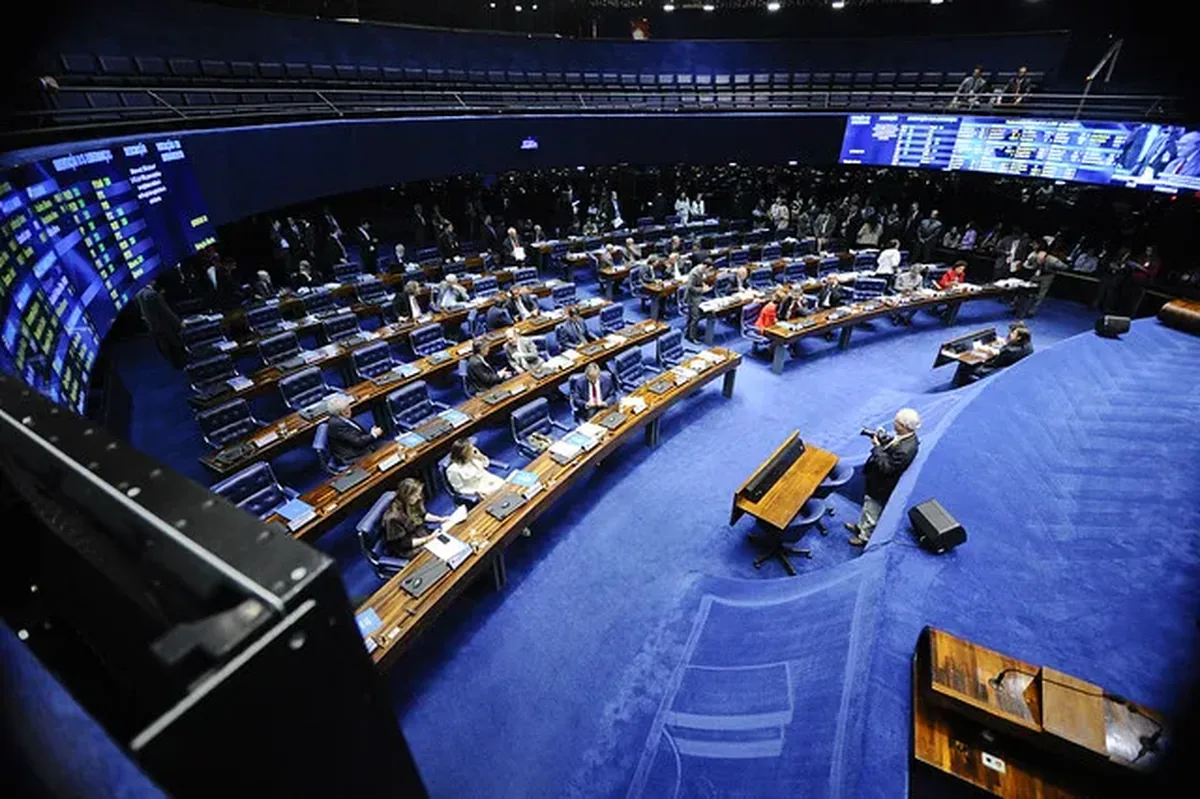 Fim da escala 6x1 e PEC da Segurança Pública vão ser analisadas na CCJ do Senado nesta quarta