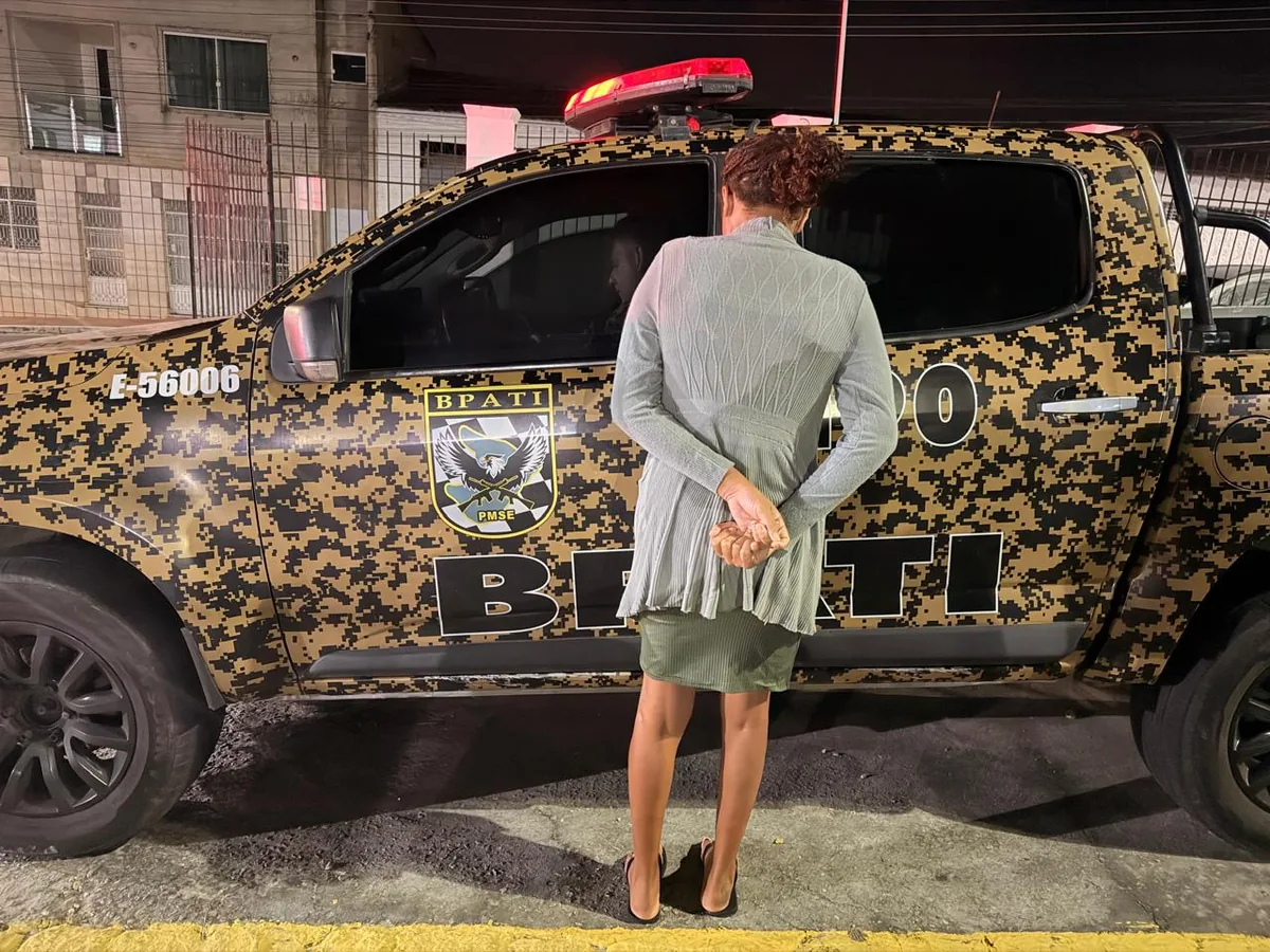 BPATI PRENDE MULHER SUSPEITA DE TRÁFICO DE DROGAS EM MURIBECA