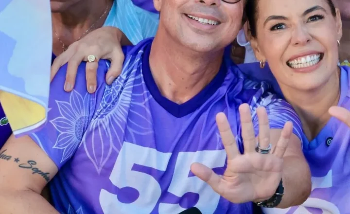 Candisse Carvalho participa de caminhada de mulheres no Centro de Aracaju