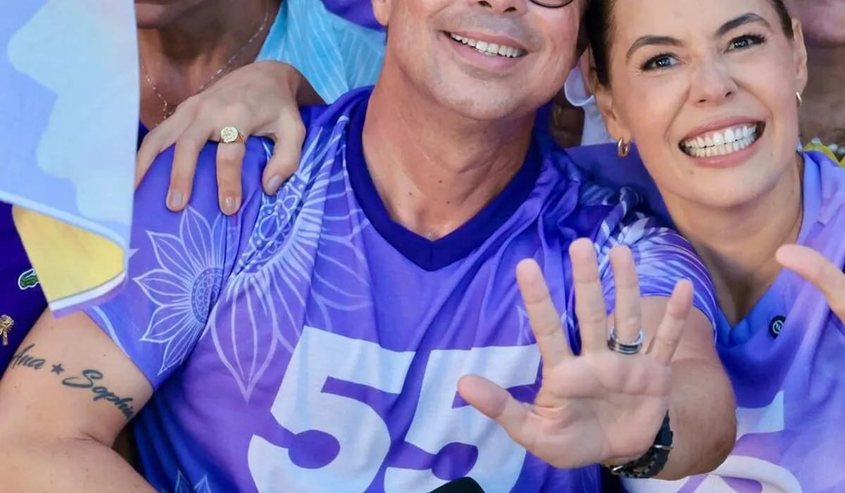 Candisse Carvalho participa de caminhada de mulheres no Centro de Aracaju