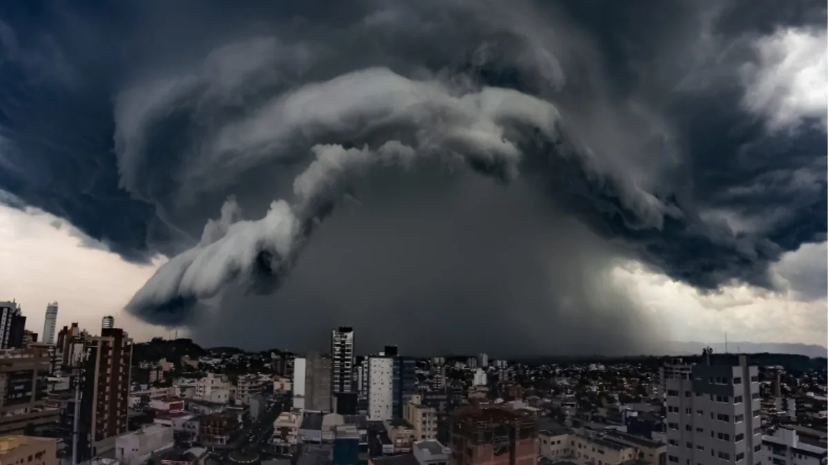 Sistema pode trazer volumes de chuvas de até 400 mm nos próximos dias - Gabriel Zaparolli/gabriel_zapa/X