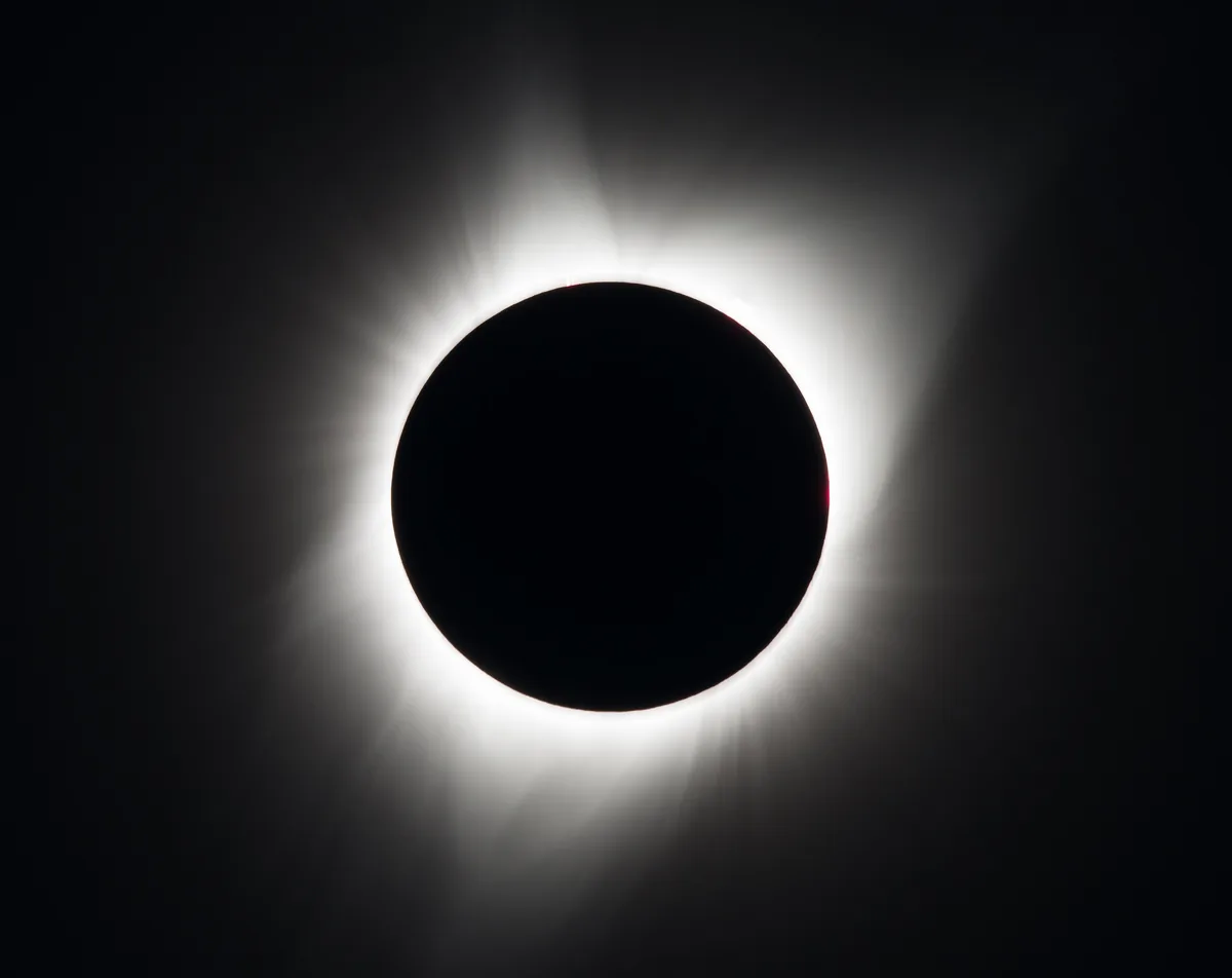 Eclipse solar raro vai escurecer 8 países por mais de 6 minutos; veja quando - Exame