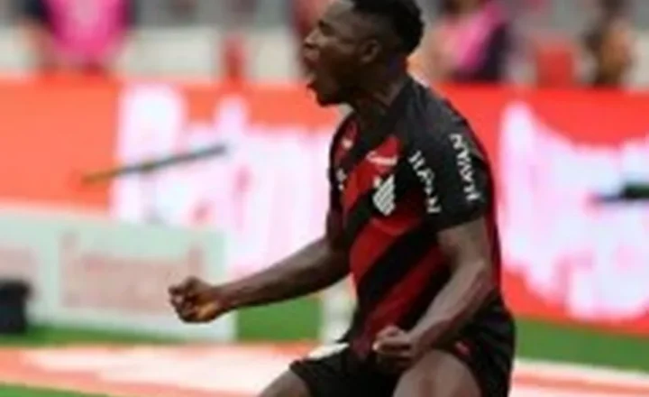 Flamengo vence o Corinthians e reassume a liderança do Brasileirão - CNN Brasil
