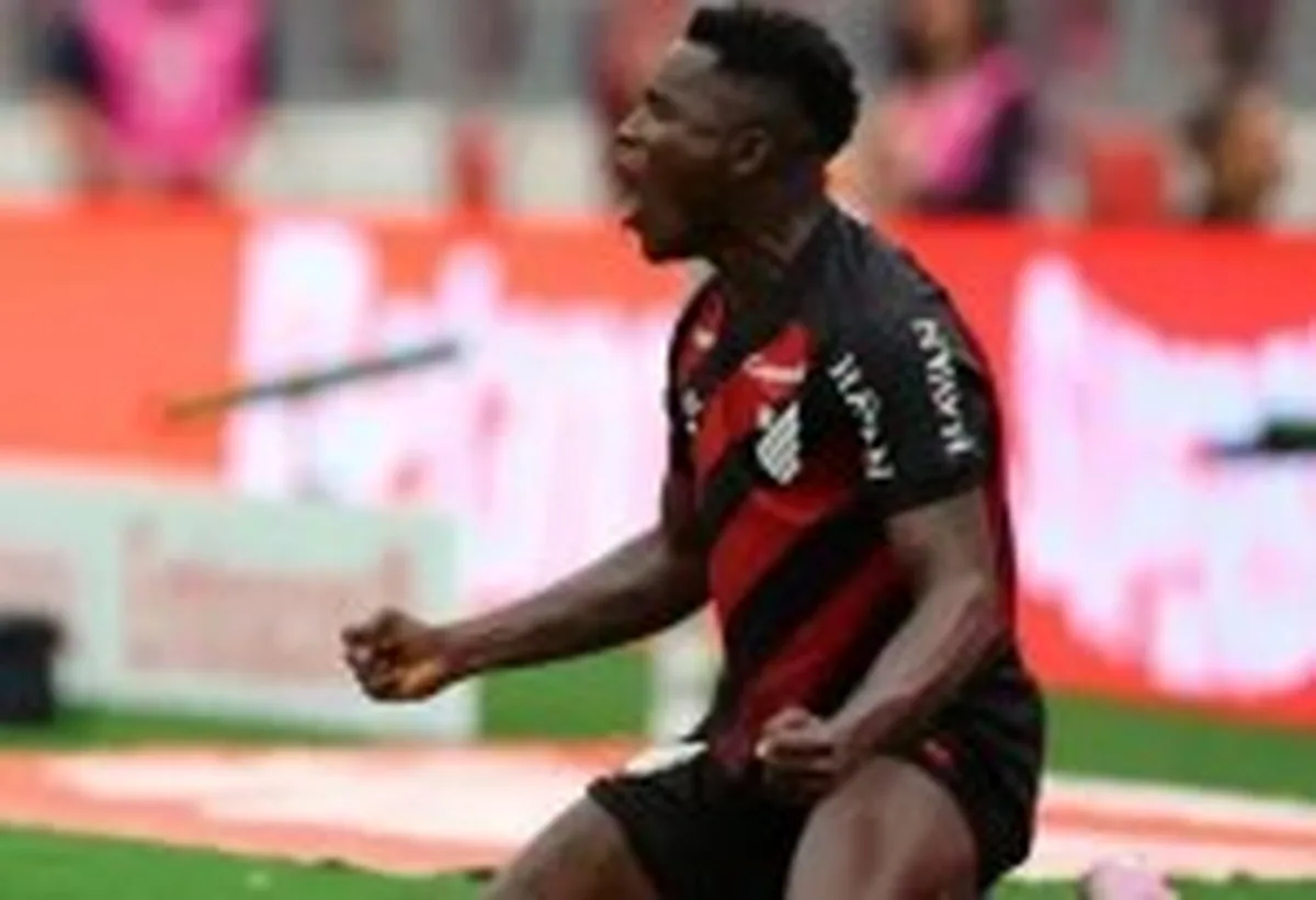 Flamengo vence o Corinthians e reassume a liderança do Brasileirão - CNN Brasil