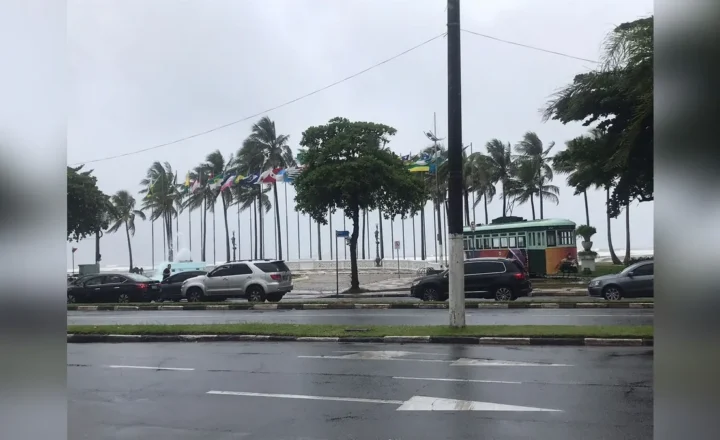 Inmet emite alerta vermelho para tempestades com ventos acima de 100 km/h no Sul e Centro-Oeste
