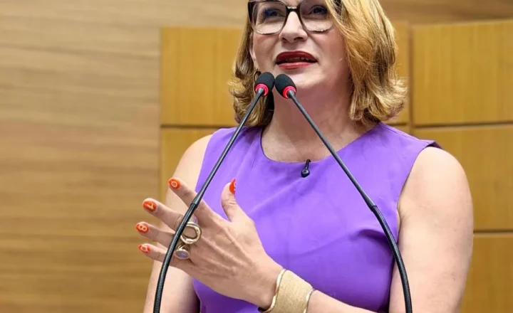 Linda Brasil manifesta apoio à luta dos professores pela garantia de direitos e pelo fortalecimento da educação pública de qualidade