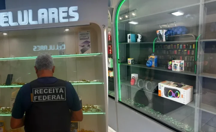 Lojas do Centro e de shopping de Teresina são alvo de operação da Receita Federal; celulares e computadores apreendidos - G1