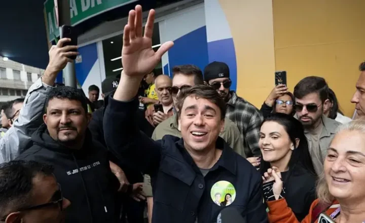 Nikolas Ferreira em campanha.