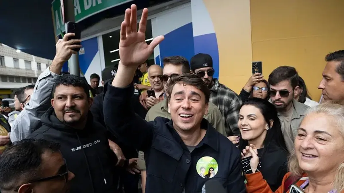 Nikolas Ferreira em campanha.