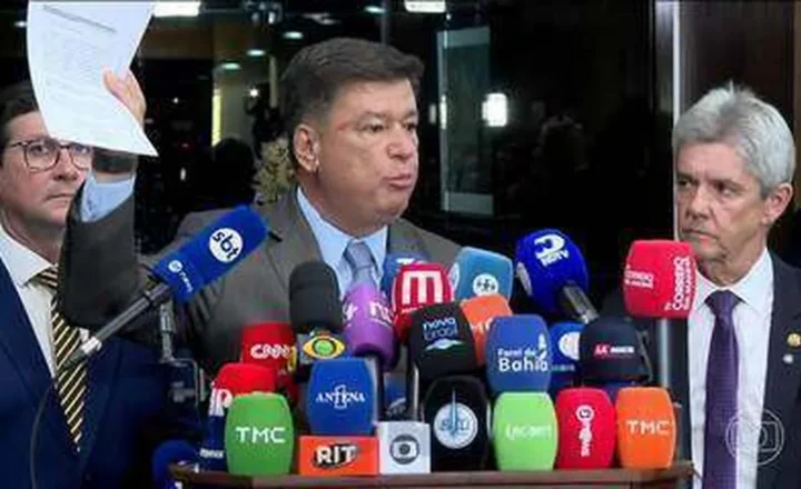 Parlamentares da oposição pedem afastamento de Alexandre de Moraes