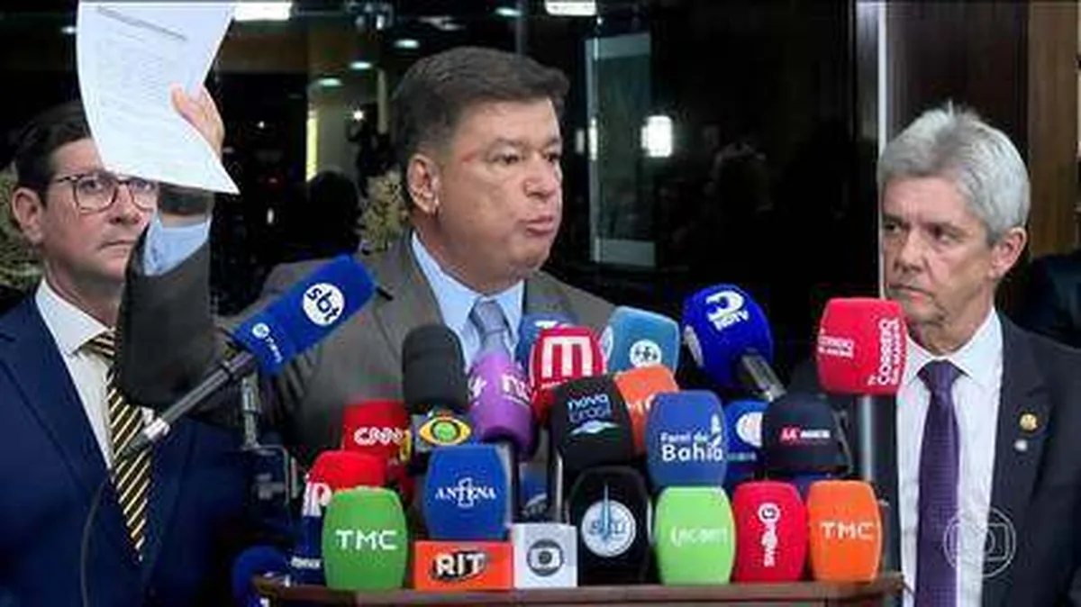 Parlamentares da oposição pedem afastamento de Alexandre de Moraes