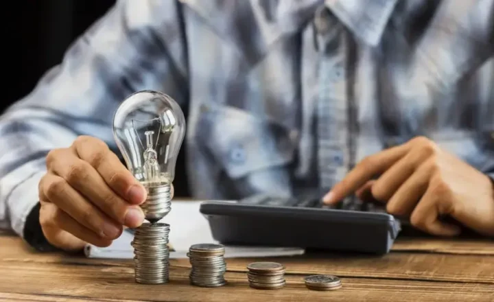 Pequenos negócios poderão escolher fornecedor de energia elétrica a partir de 2027