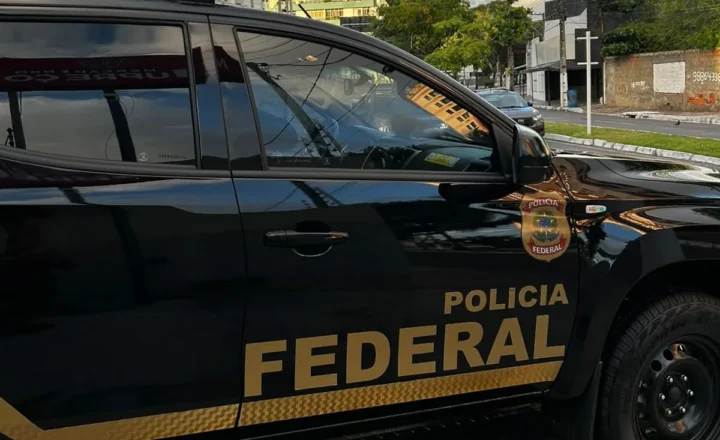 PF CUMPRE MANDADOS EM ARACAJU E APREENDE R$ 20 MIL