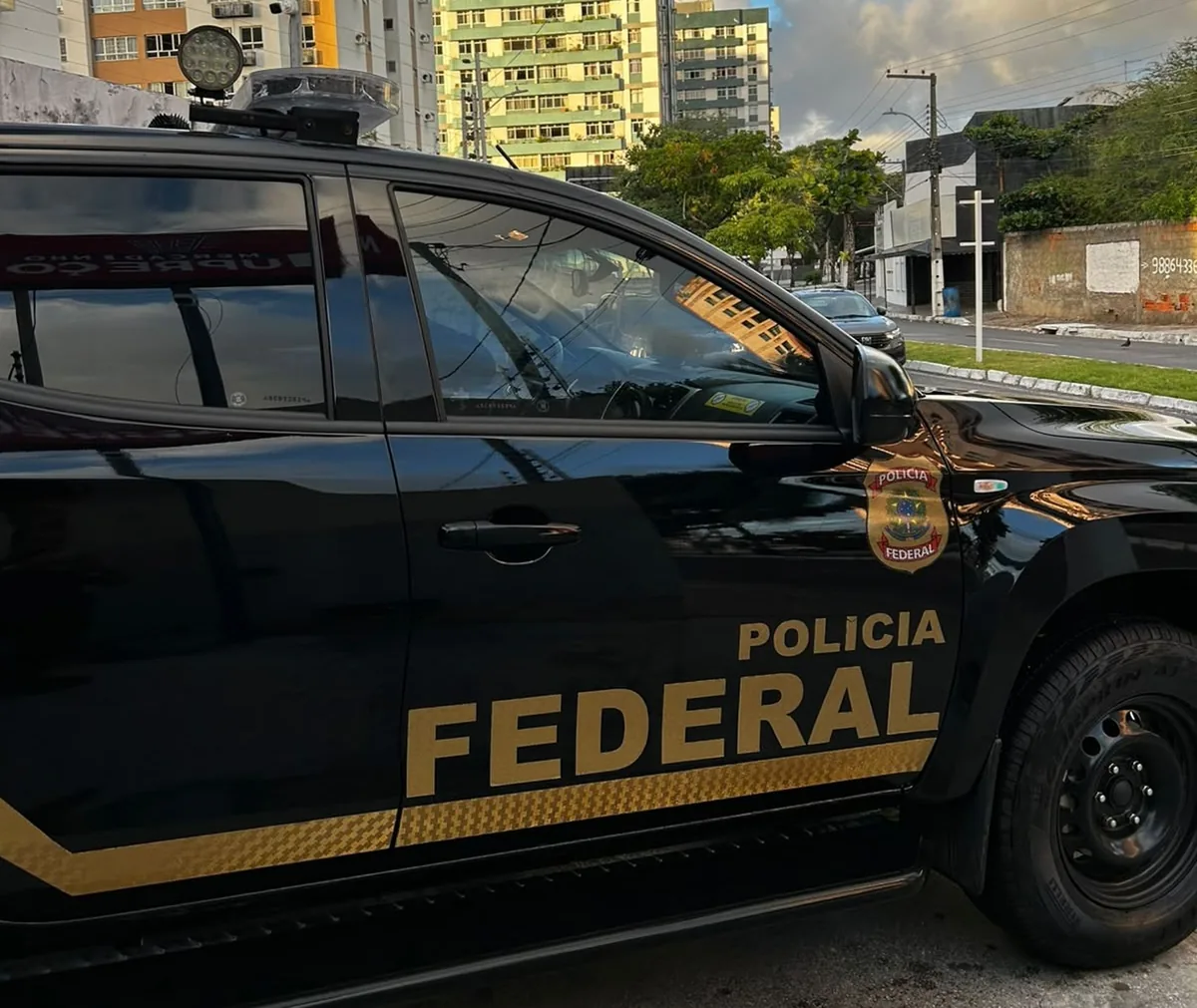 PF CUMPRE MANDADOS EM ARACAJU E APREENDE R$ 20 MIL