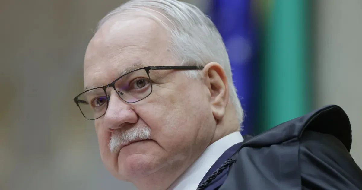 PLANTÃO: Fachin intervém na crise do STF, suspende decisões sobre chefia da PF e tira Moraes do inquérito das fake news