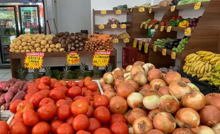 Preços da energia elétrica e dos alimentos caem, e país tem deflação em agosto