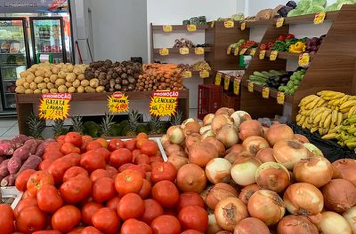 Preços da energia elétrica e dos alimentos caem, e país tem deflação em agosto