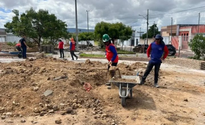Prefeitura de Itabaiana inicia revitalização da Praça Manoel de Oliveira Santos no bairro Oviêdo Teixeira