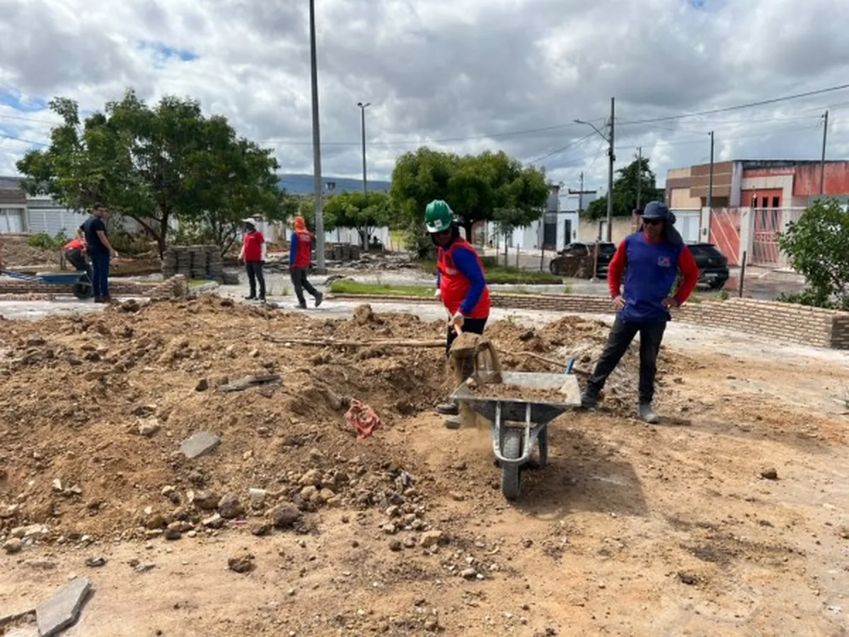 Prefeitura de Itabaiana inicia revitalização da Praça Manoel de Oliveira Santos no bairro Oviêdo Teixeira