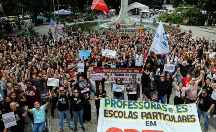 Professores de escolas particulares do Rio fazem greve de 24 horas - Agência Brasil