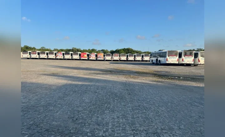 Ônibus da Boa Vista Transportes recolhidos e estacionados na garagem