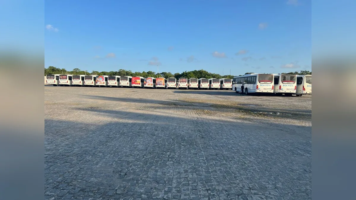 Ônibus da Boa Vista Transportes recolhidos e estacionados na garagem