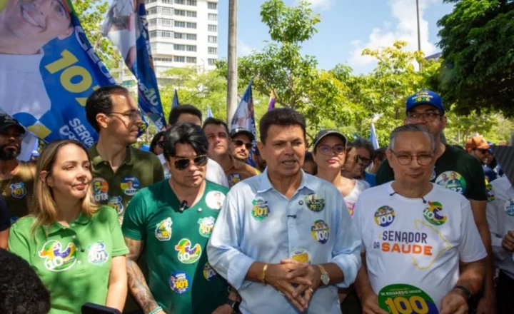 Valmir de Francisquinho acompanha desfile cívico e consolida apoio popular para o Governo de Sergipe