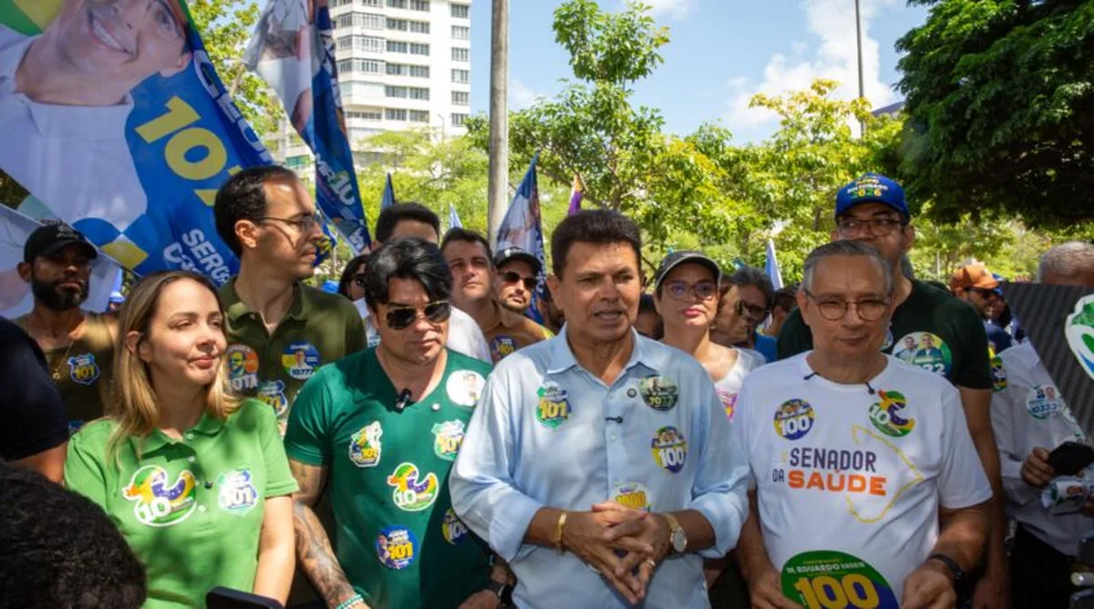 Valmir de Francisquinho acompanha desfile cívico e consolida apoio popular para o Governo de Sergipe