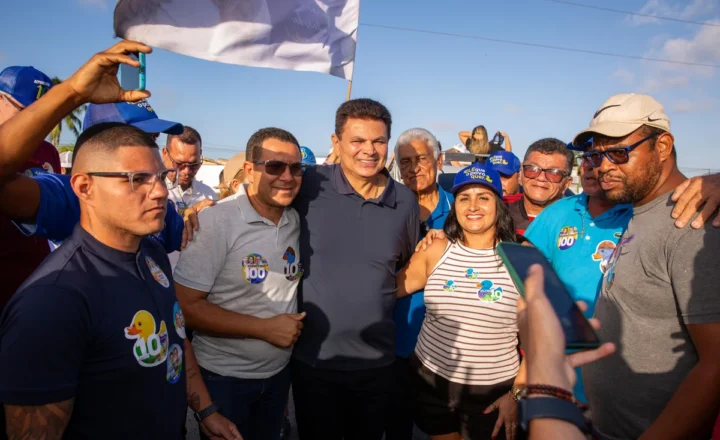 Valmir de Francisquinho arrasta multidão em grande carreata no bairro Santa Maria, em Aracaju