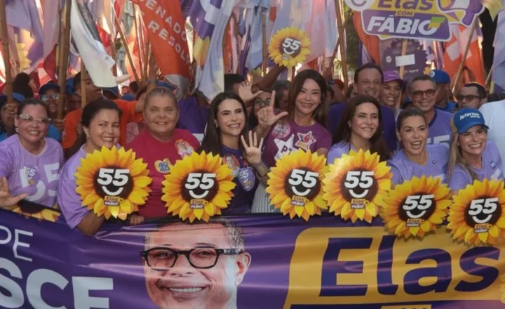 Yandra Moura caminha no Elas com Fábio em Aracaju pela reeleição do governador