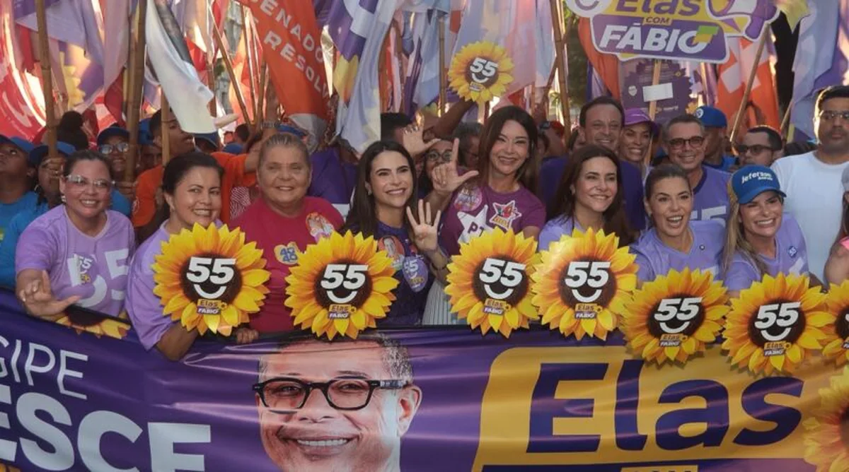 Yandra Moura caminha no Elas com Fábio em Aracaju pela reeleição do governador