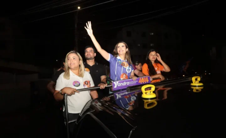 Yandra Moura leva minicarreata ao Orlando Dantas e amplia campanha em Aracaju