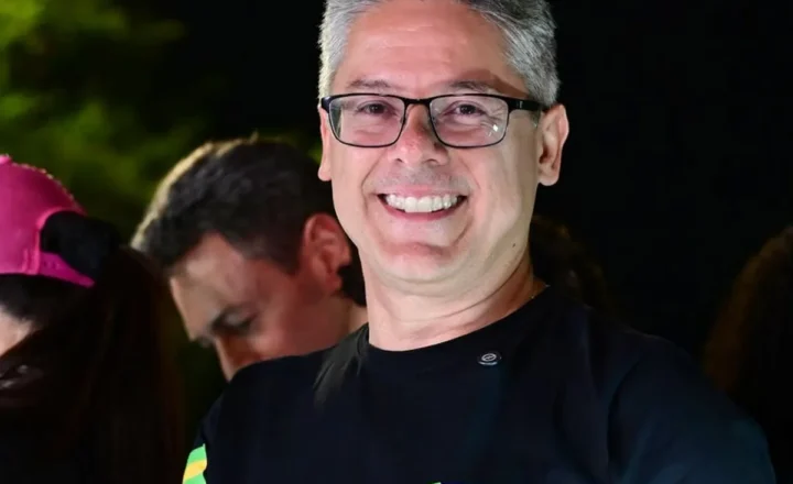 Alessandro Vieira é reeleito senador com 399.775 votos e agradece eleitor