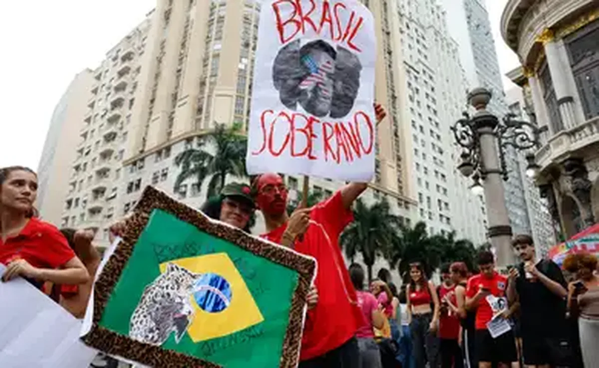 Rio de Janeiro (RJ), 07/10/2026 – Milhares de estudantes participam de manifestação em apoio à reeleição do presidente da República, Luiz Inácio Lula da Silva, no centro da cidade. Foto: Fernando Frazão/Agência Brasil