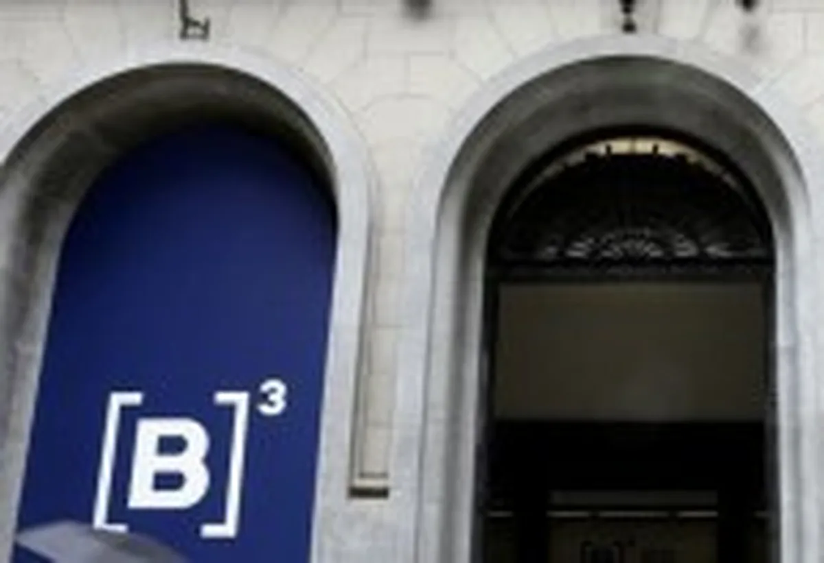 Endividamento recorde e juro elevado preocupam setores da economia - CNN Brasil